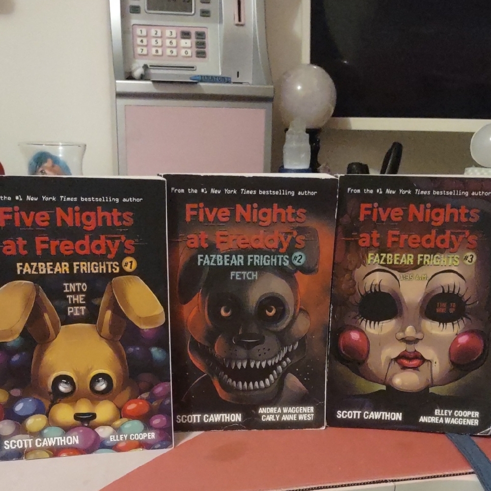 Five Nights at Freddy's Fazbear Frights Book Set